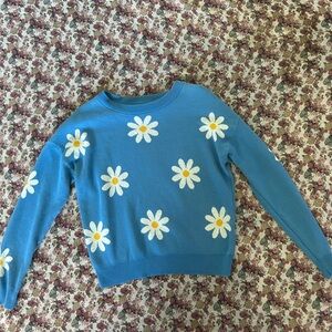 Small daisy spring sweater